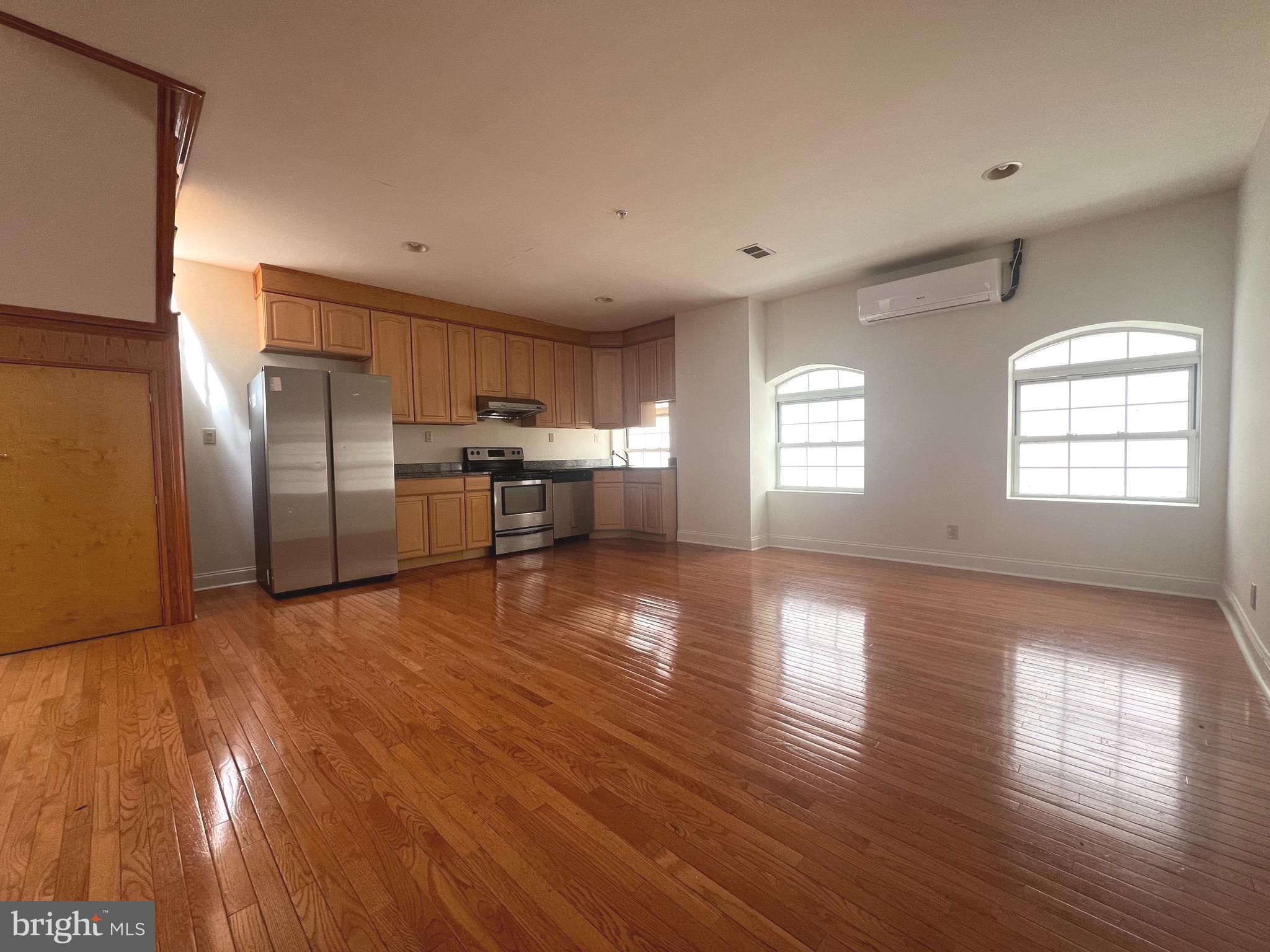 926 RACE STREET 28 8B
