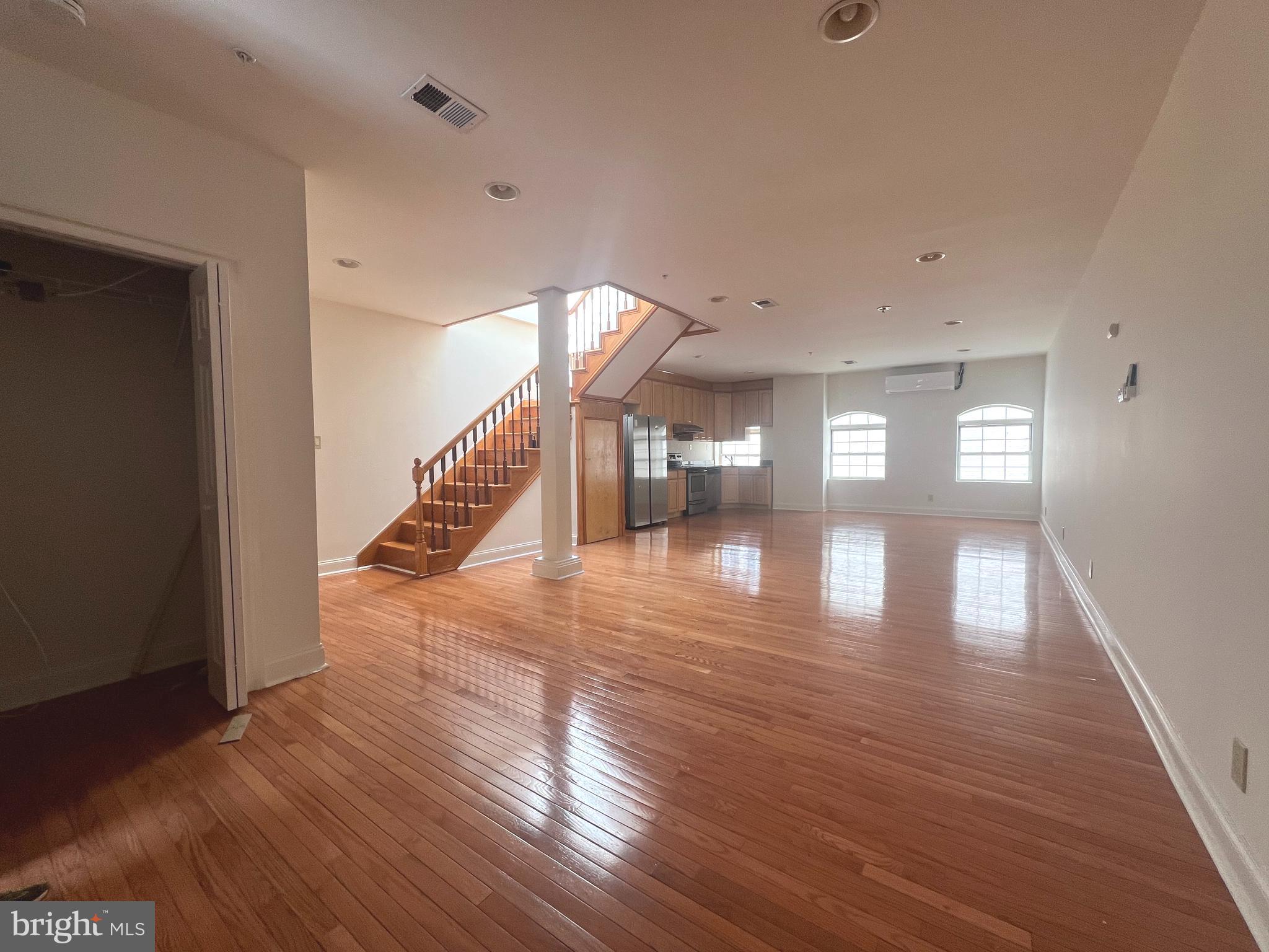 926 RACE STREET 28 8B