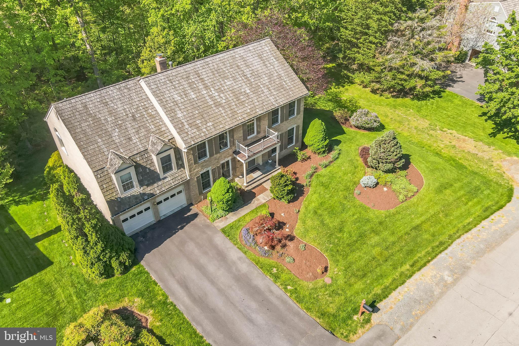 BURKE LAKE ESTATES - Residential