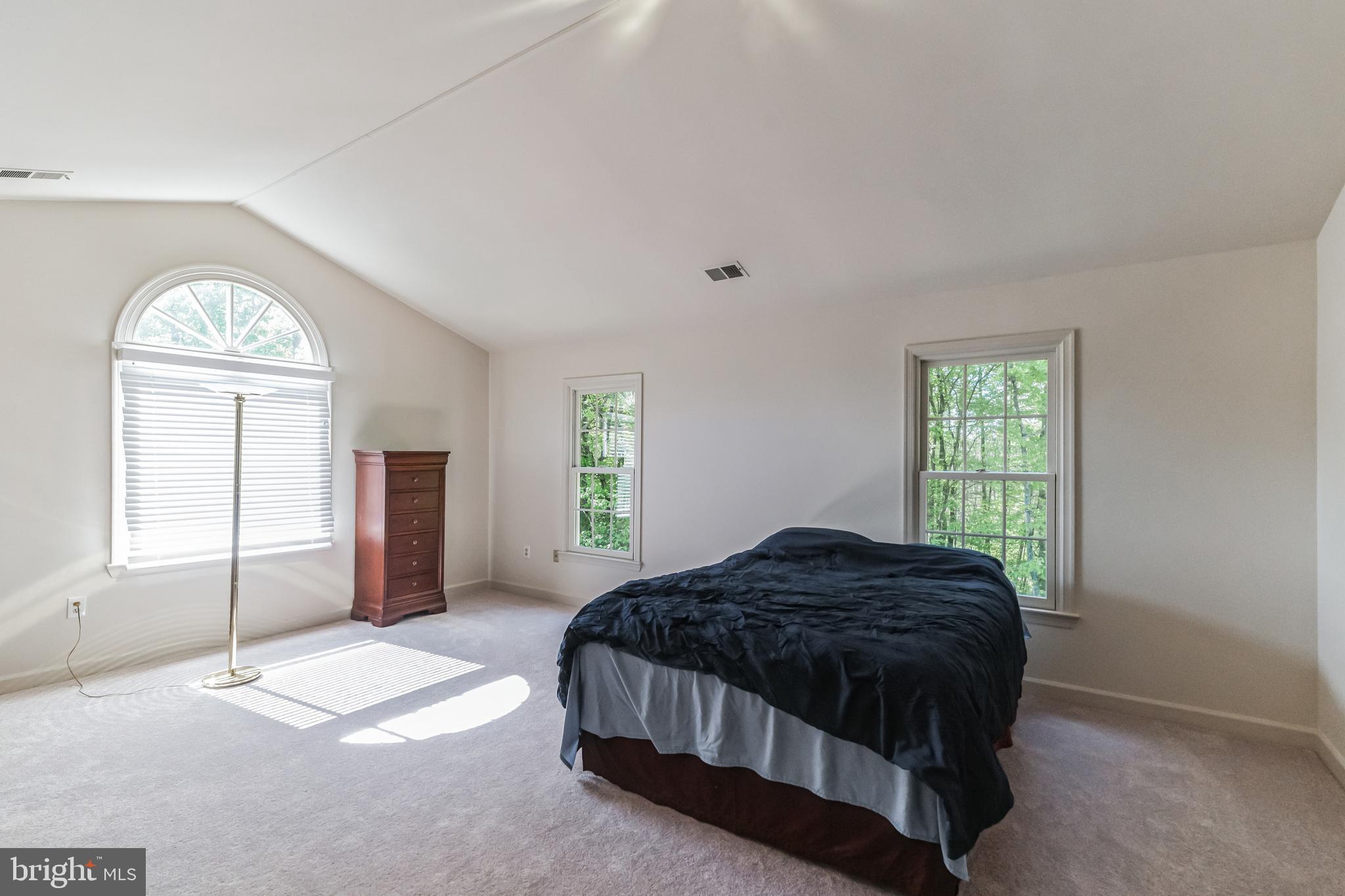 BURKE LAKE ESTATES - Residential