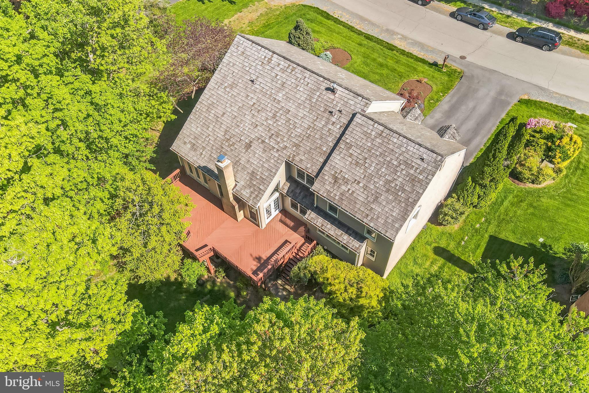 BURKE LAKE ESTATES - Residential