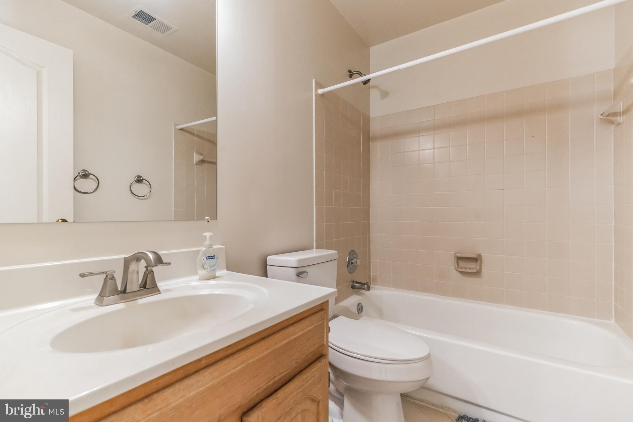 BURKE LAKE ESTATES - Residential