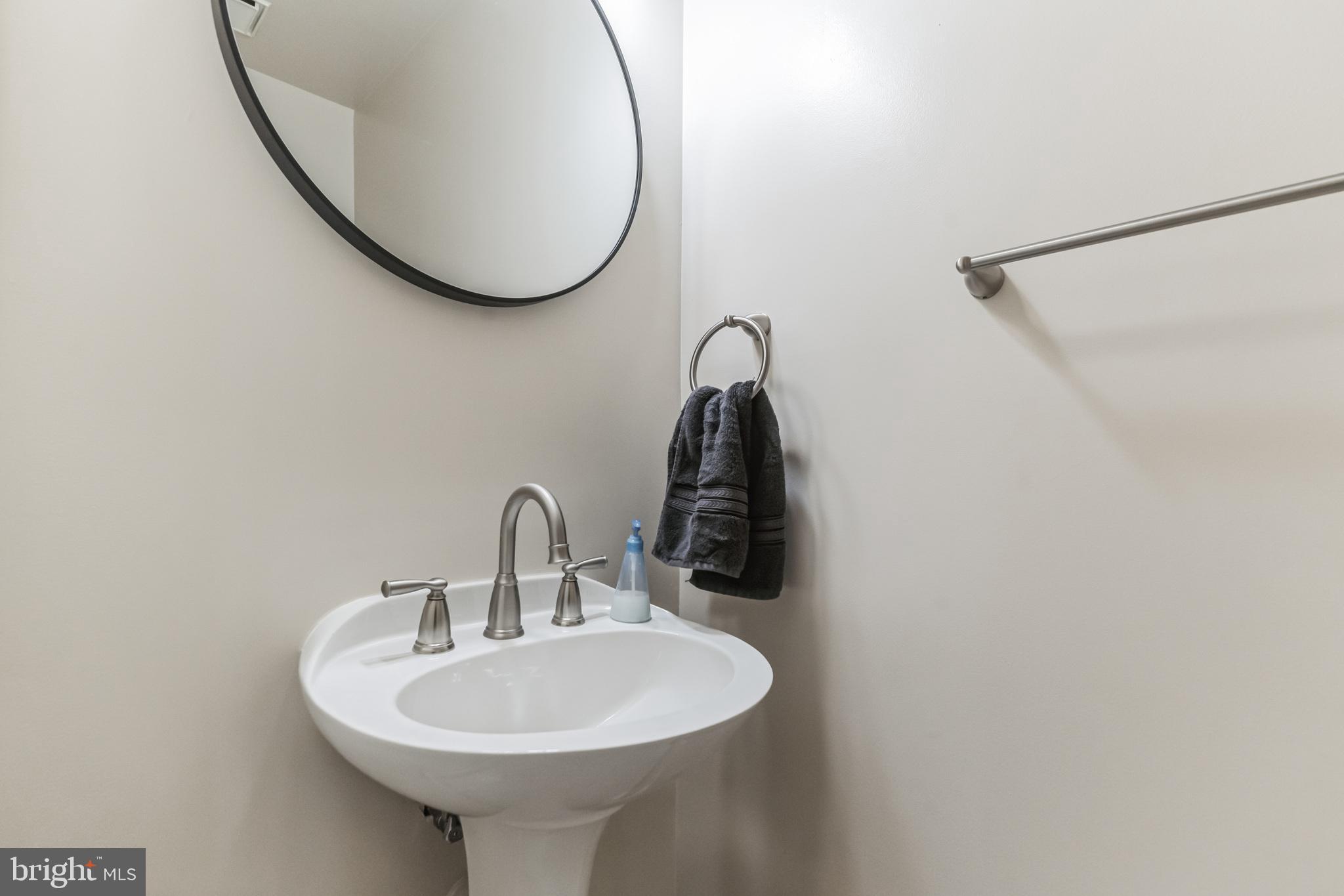 BURKE LAKE ESTATES - Residential