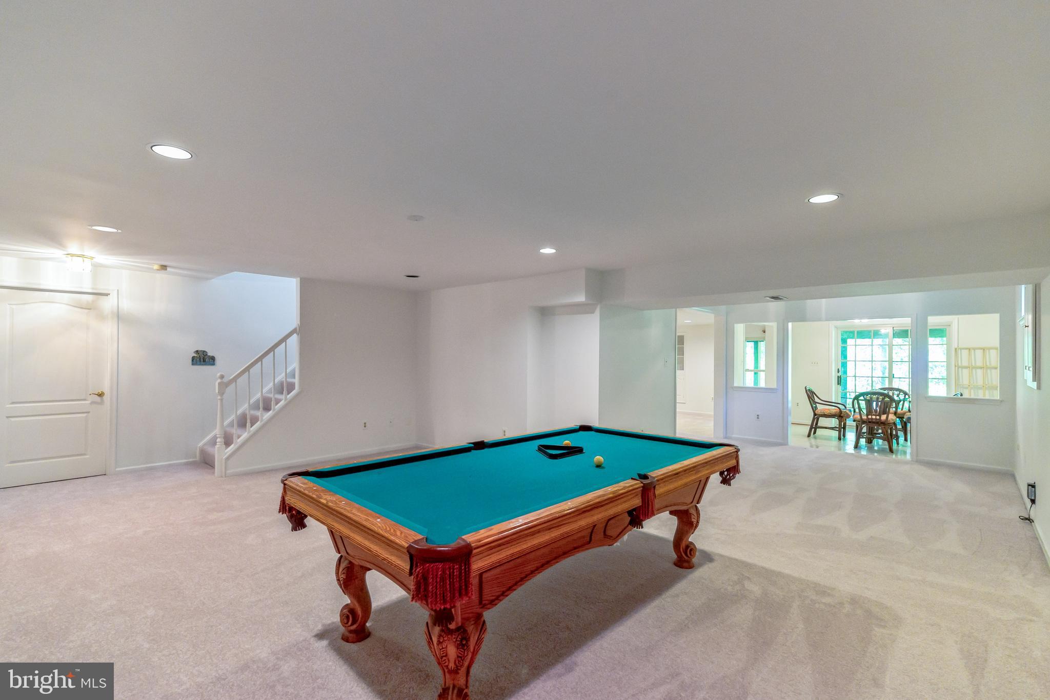 BURKE LAKE ESTATES - Residential