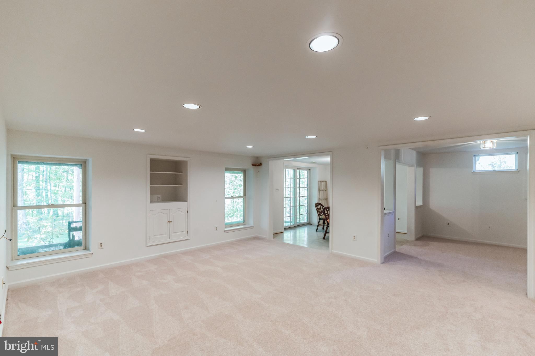 BURKE LAKE ESTATES - Residential