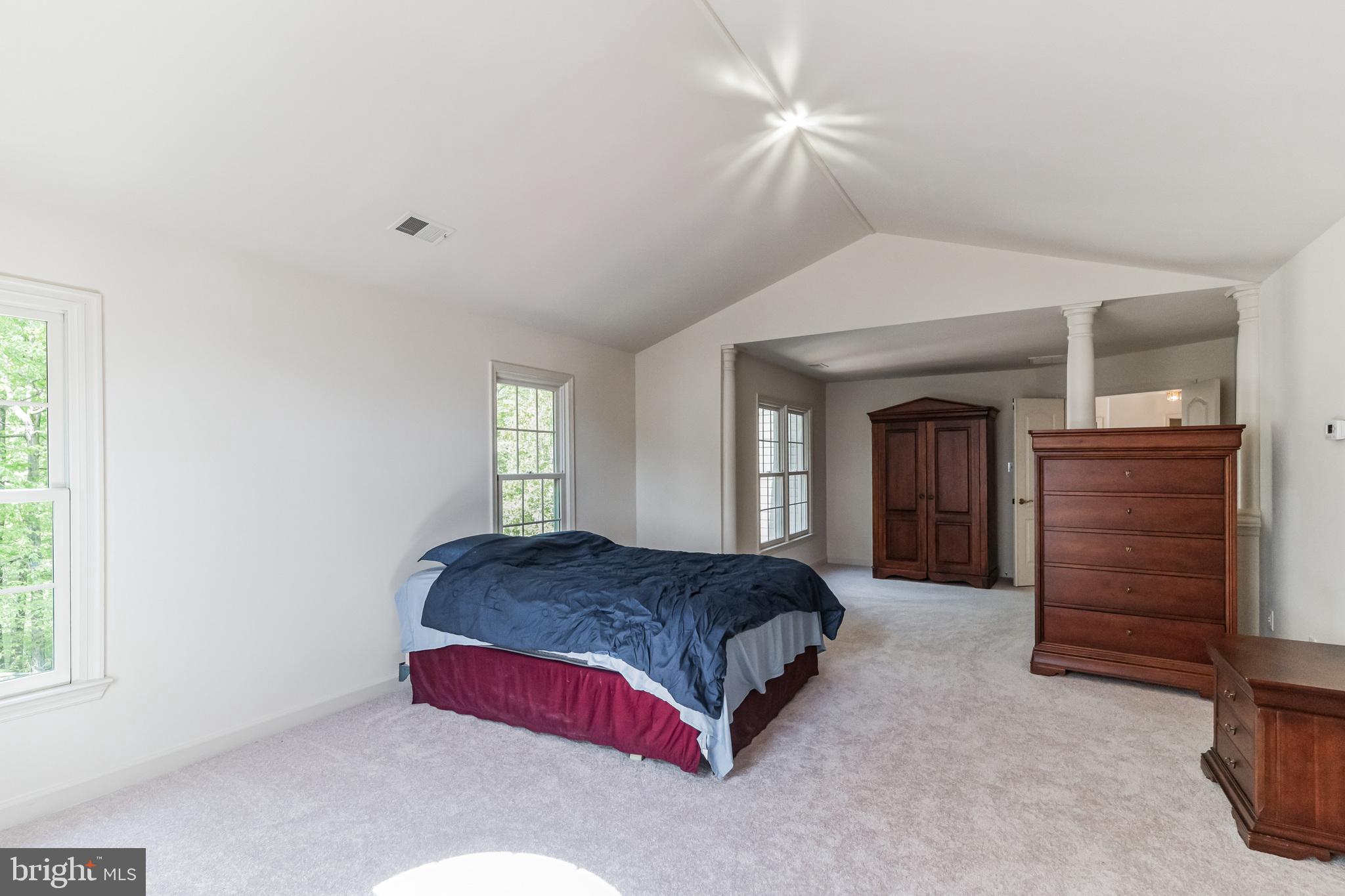 BURKE LAKE ESTATES - Residential