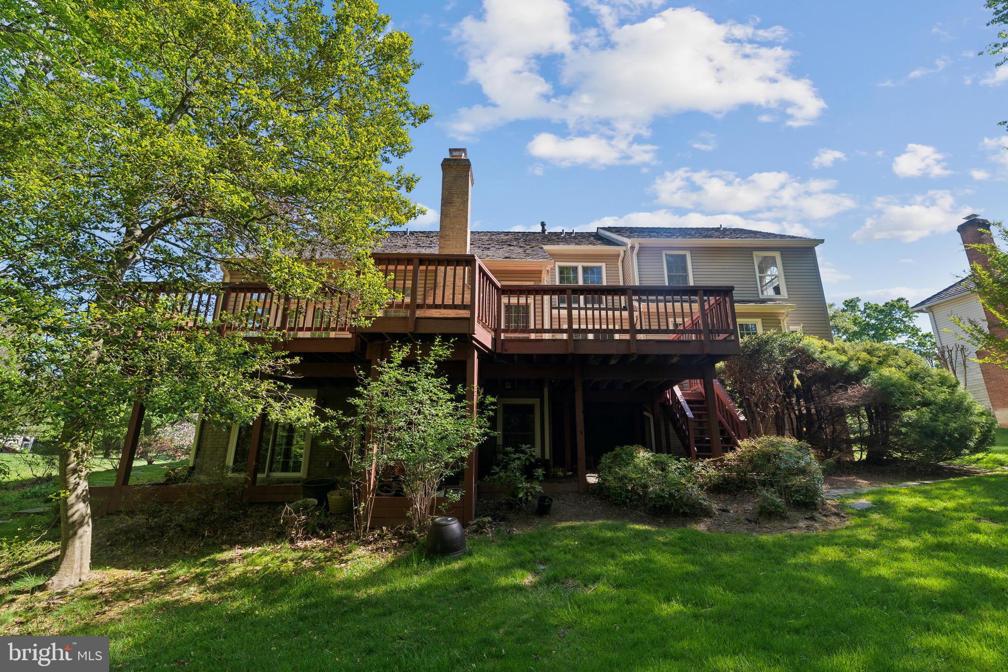 BURKE LAKE ESTATES - Residential