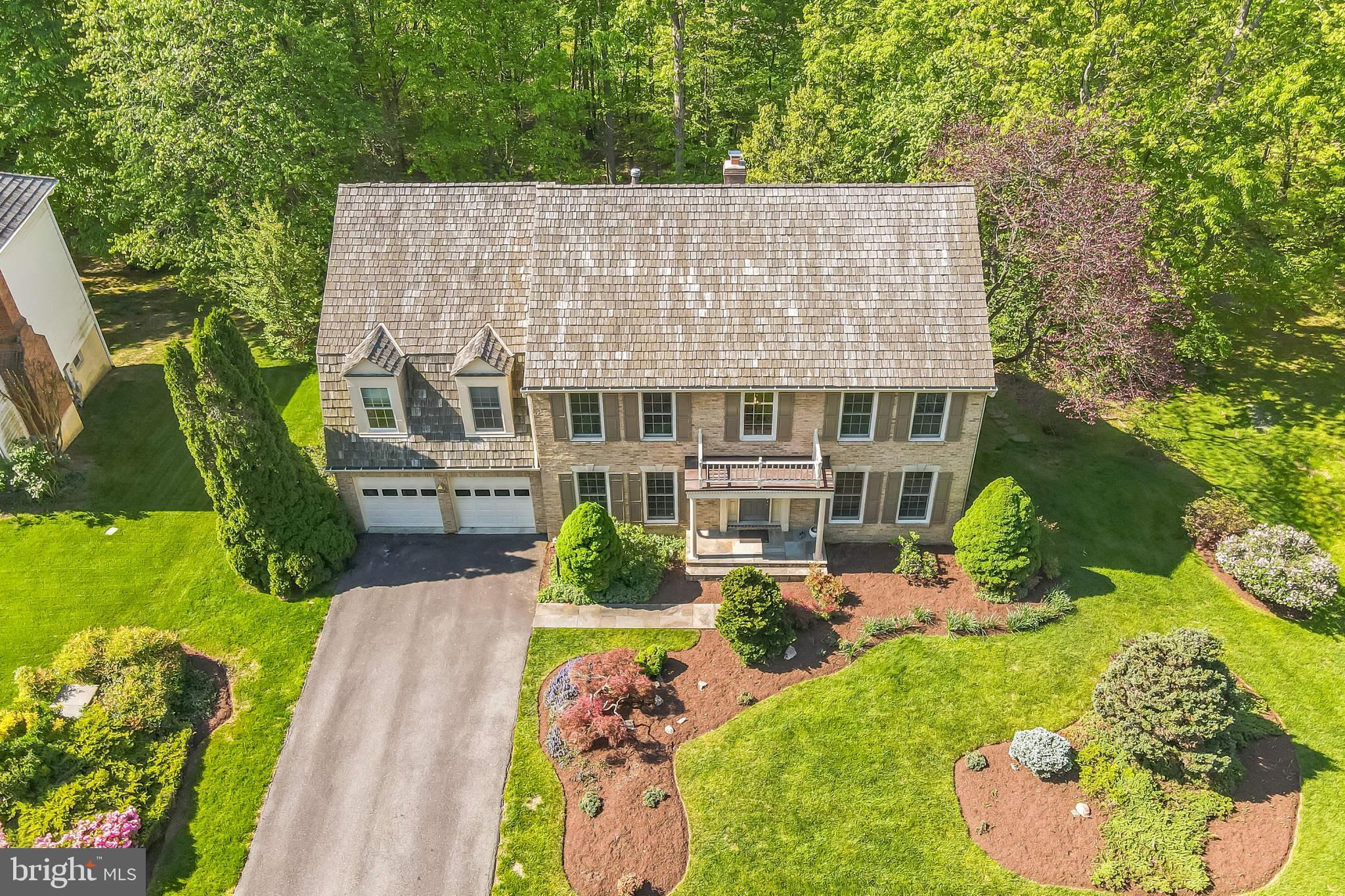 BURKE LAKE ESTATES - Residential