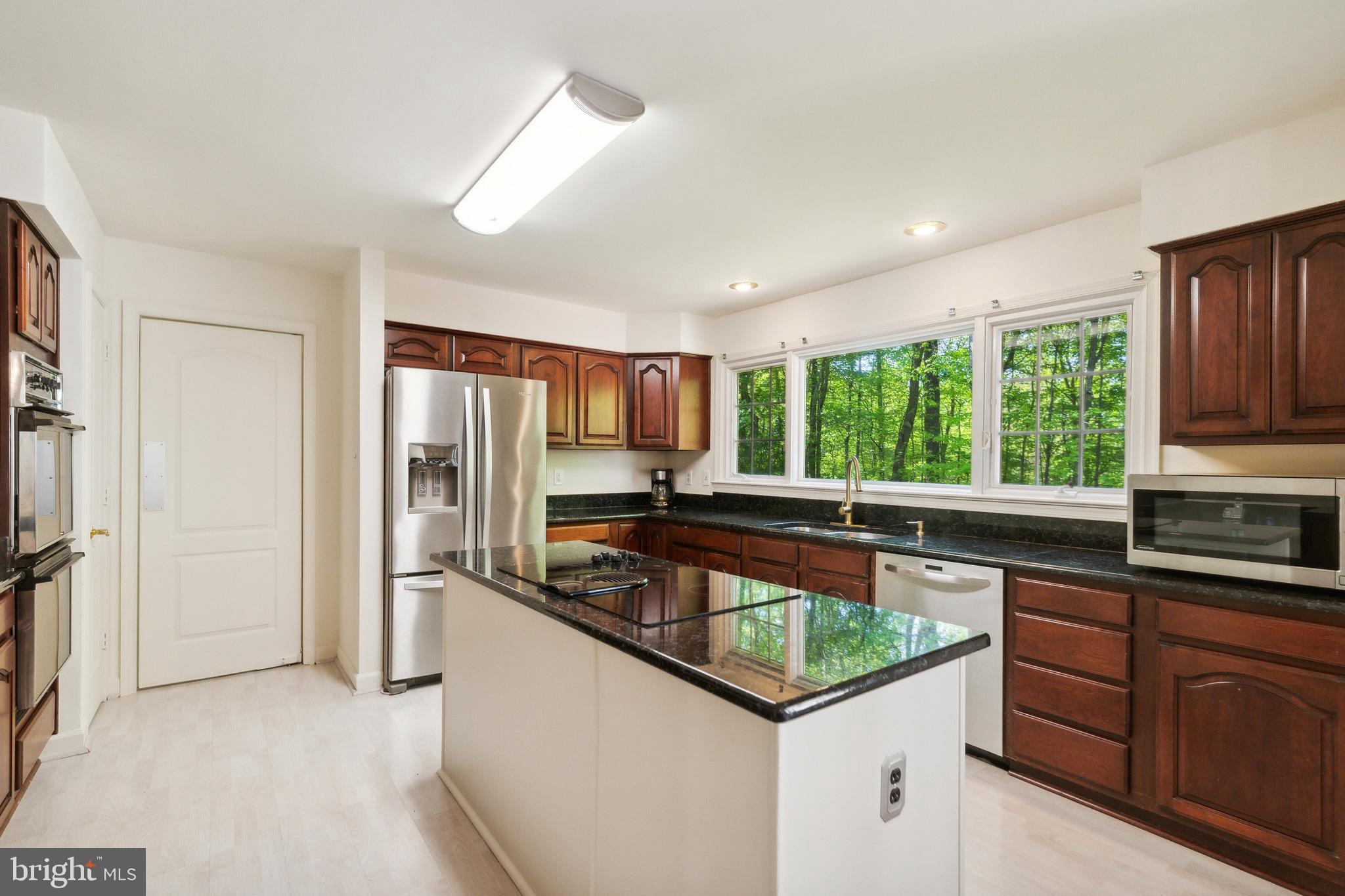 BURKE LAKE ESTATES - Residential