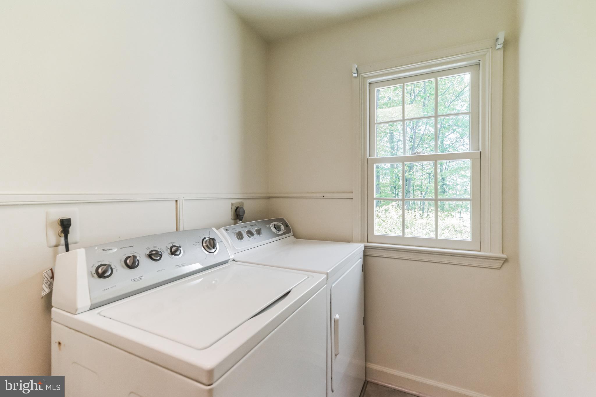 BURKE LAKE ESTATES - Residential