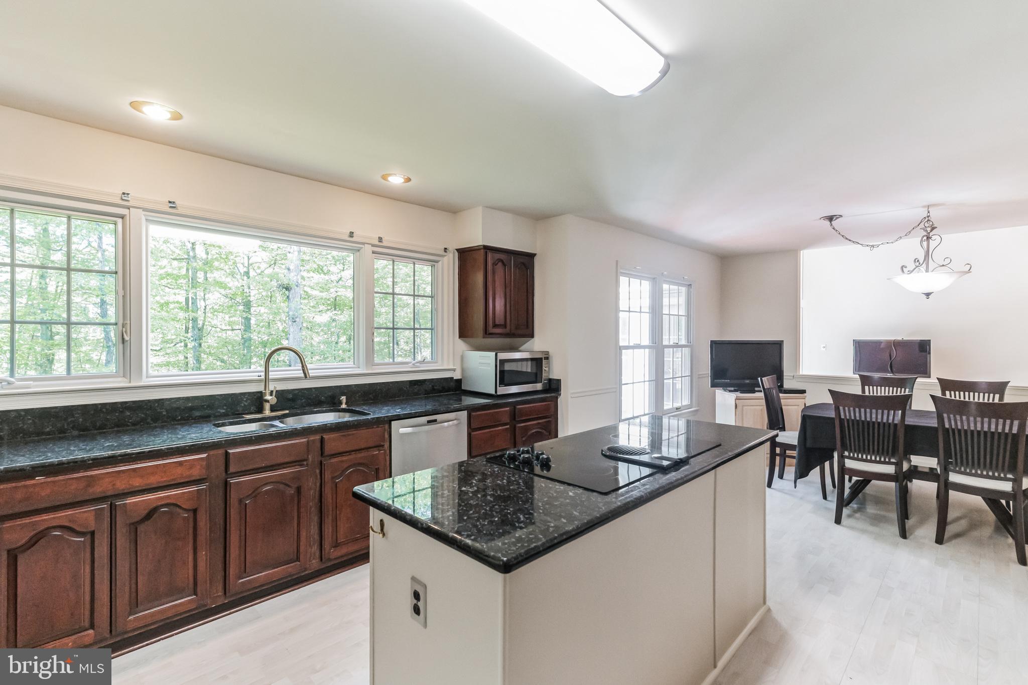 BURKE LAKE ESTATES - Residential