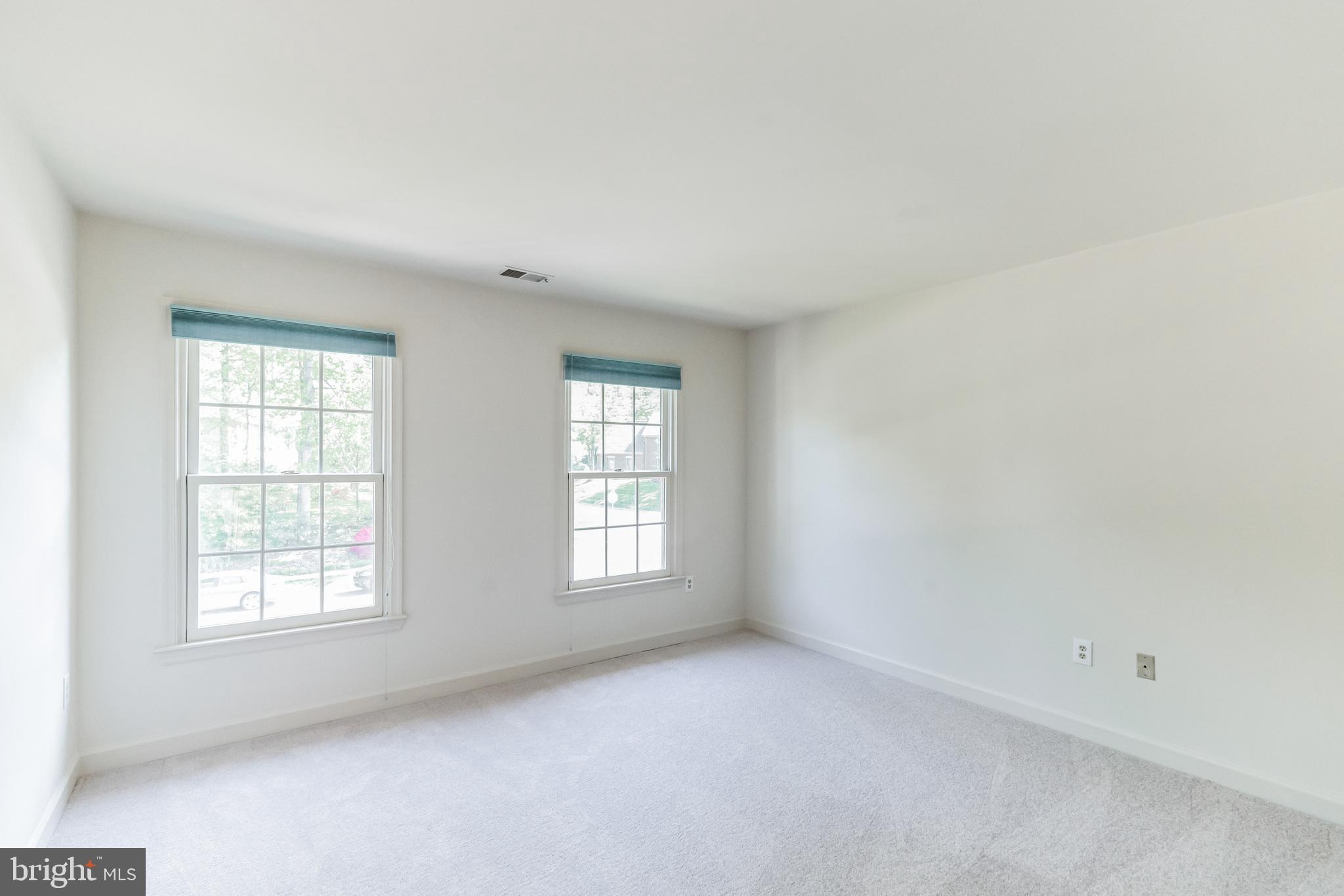 BURKE LAKE ESTATES - Residential