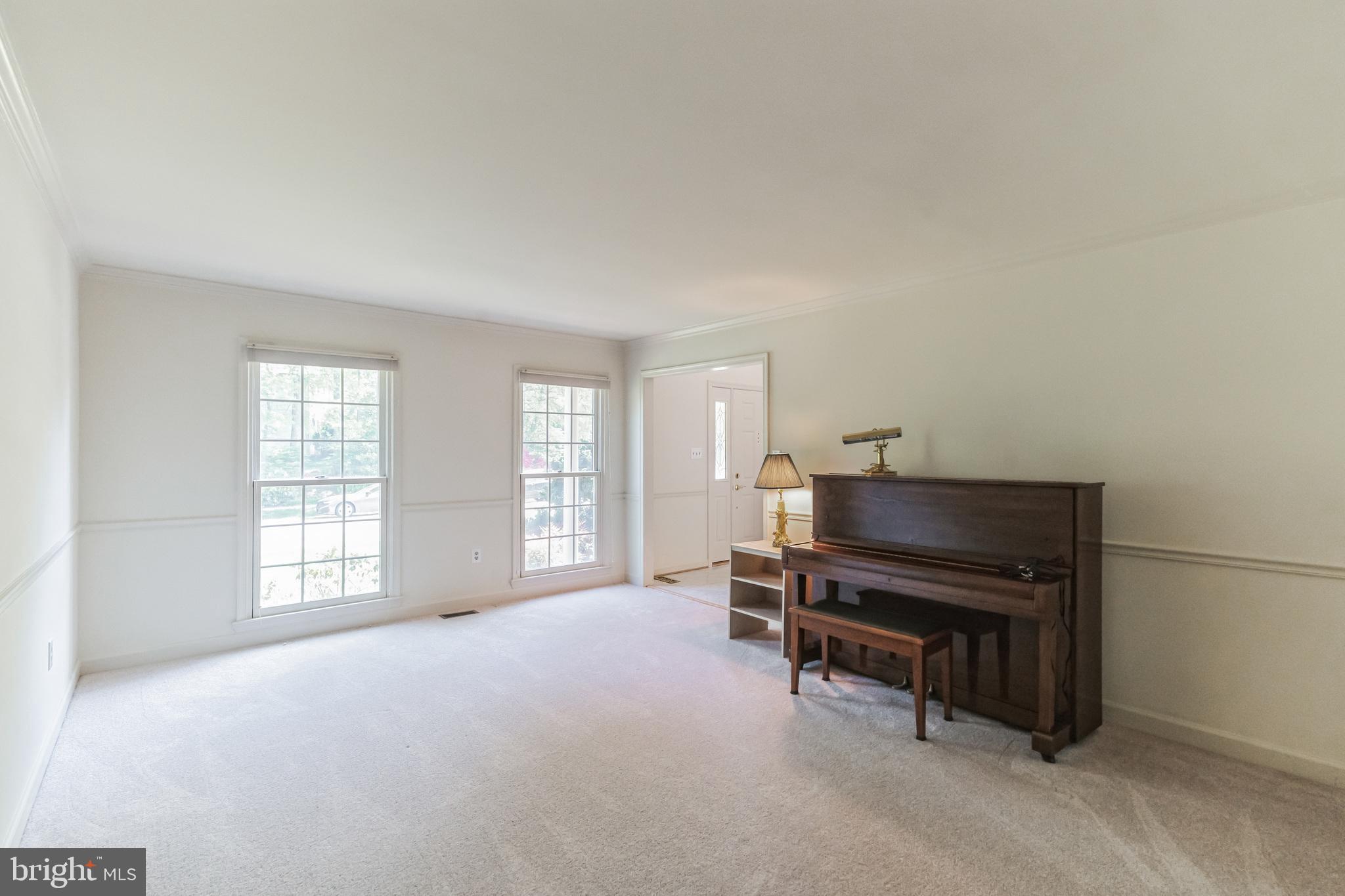 BURKE LAKE ESTATES - Residential