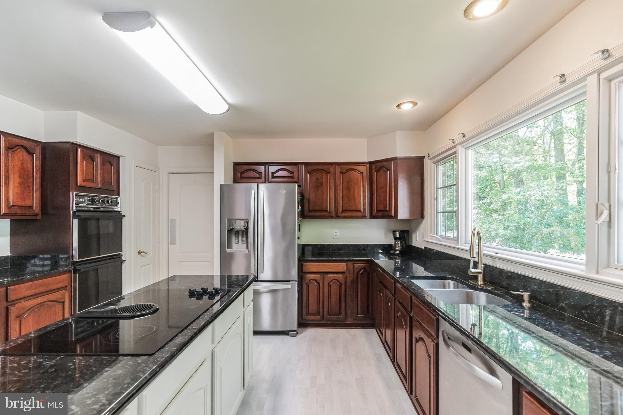 BURKE LAKE ESTATES - Residential