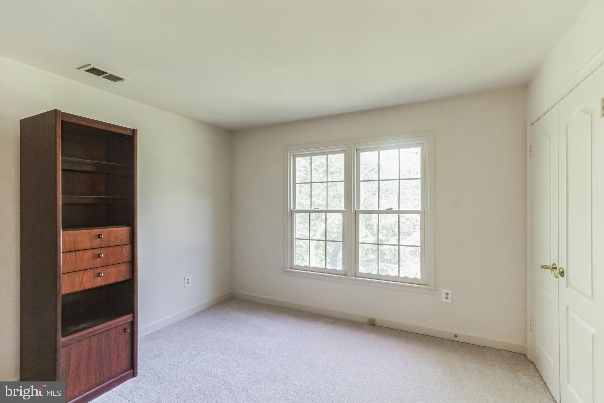 BURKE LAKE ESTATES - Residential