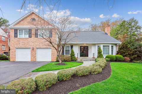 Photo of 8905 Copenhaver Drive, POTOMAC, MD 20854 (MLS # MDMC2173530)