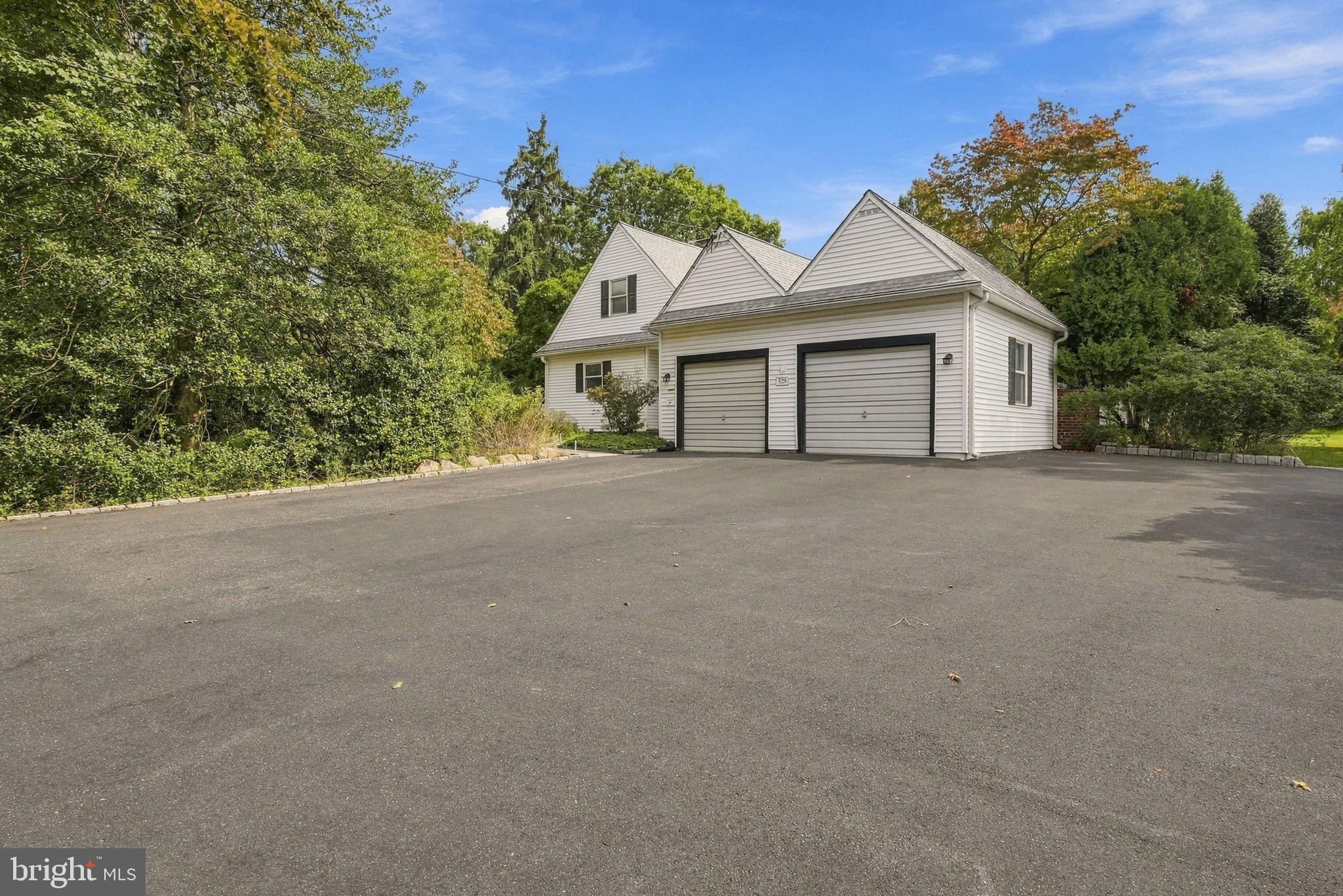 528 MONTGOMERY ROAD