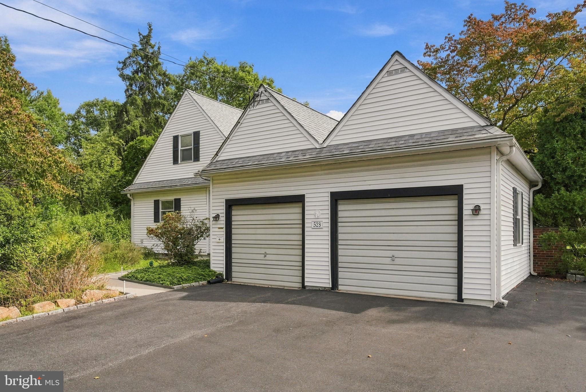 528 MONTGOMERY ROAD