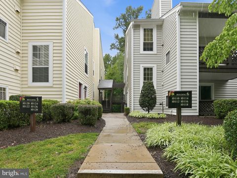 Photo of 10120 Oakton Terrace Road, OAKTON, VA 22124 (MLS # VAFX2318186)