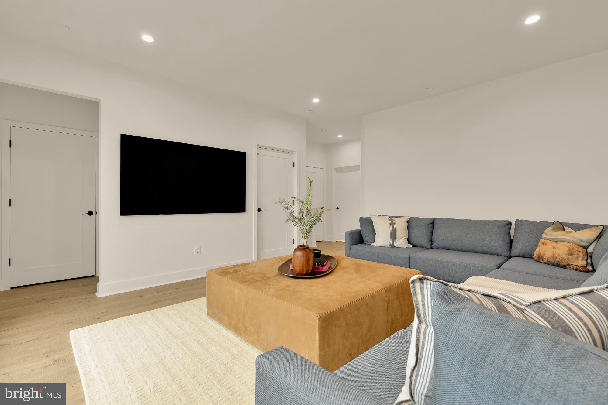 WESTBARD SQUARE - Residential