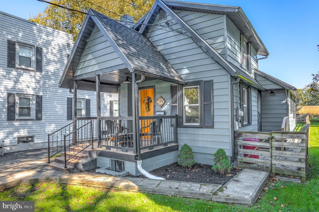 Photo of 219 Noble Street, Lititz, PA 17543 (MLS # PALA2042200)