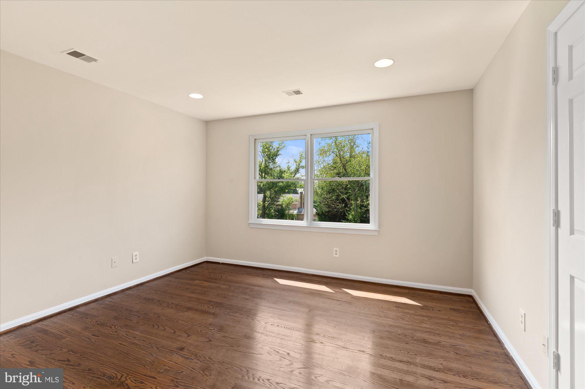 KENTSDALE ESTATES - Residential