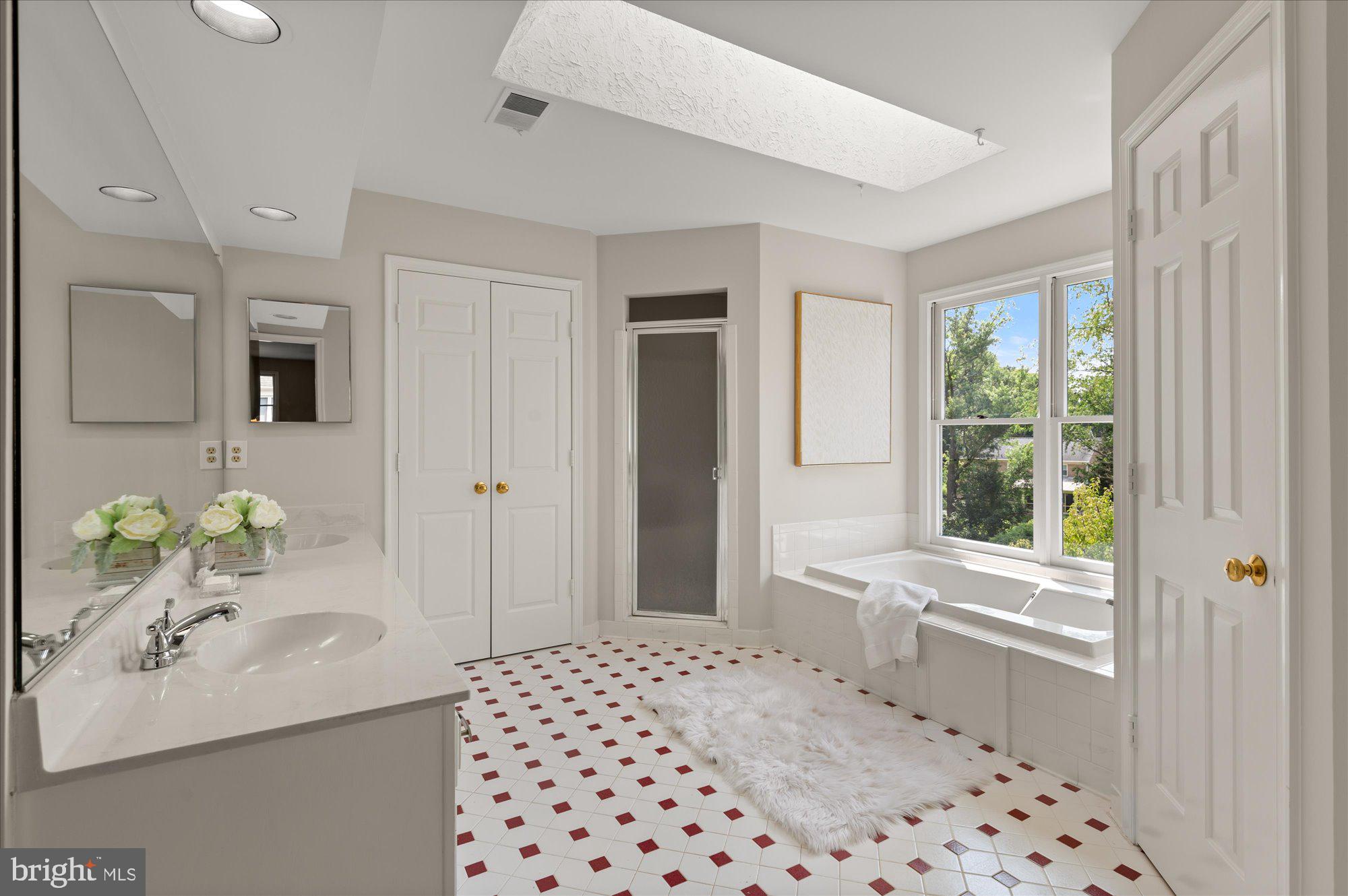 KENTSDALE ESTATES - Residential