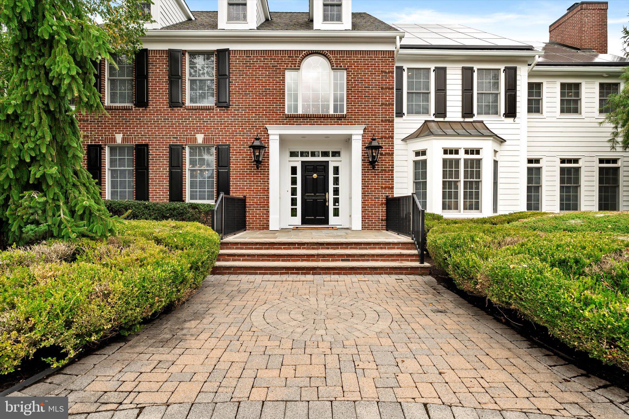 8 BENSON LANE