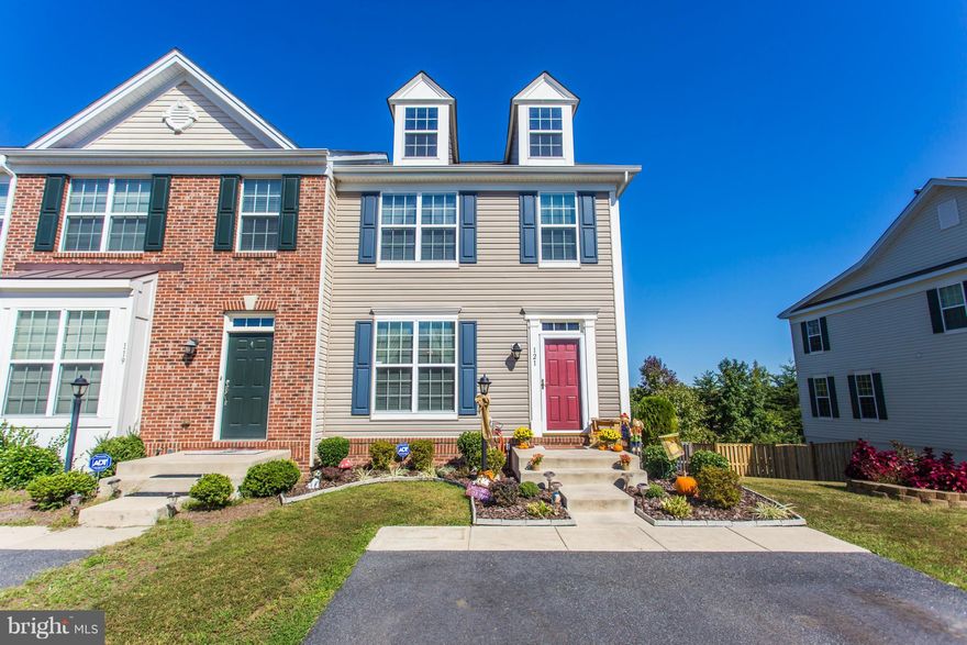 Talk about Curb Appeal!  This home shows beautifully from the moment it comes into view, & it has the largest yard in the townhome development, with a fully fenced backyard. The details inside are amazing too... 42" maple cabinets, granite counters, upgraded lighting, upgraded fixtures, hardwood flooring, gas fireplace, ceramic tile, maple vanities, & so much more.. AHS Home Warranty provided.
