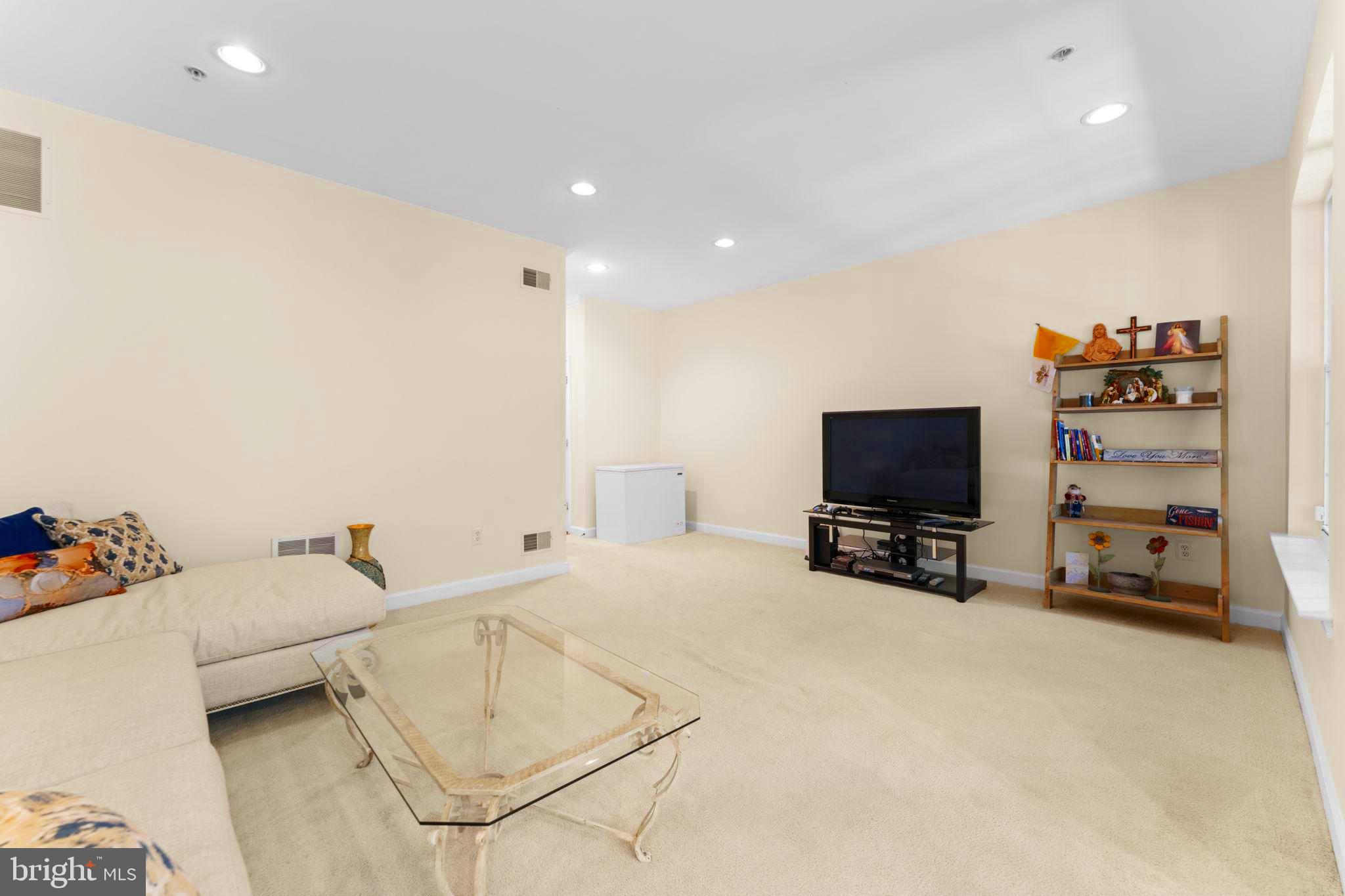 RUSSETT GREEN - Residential