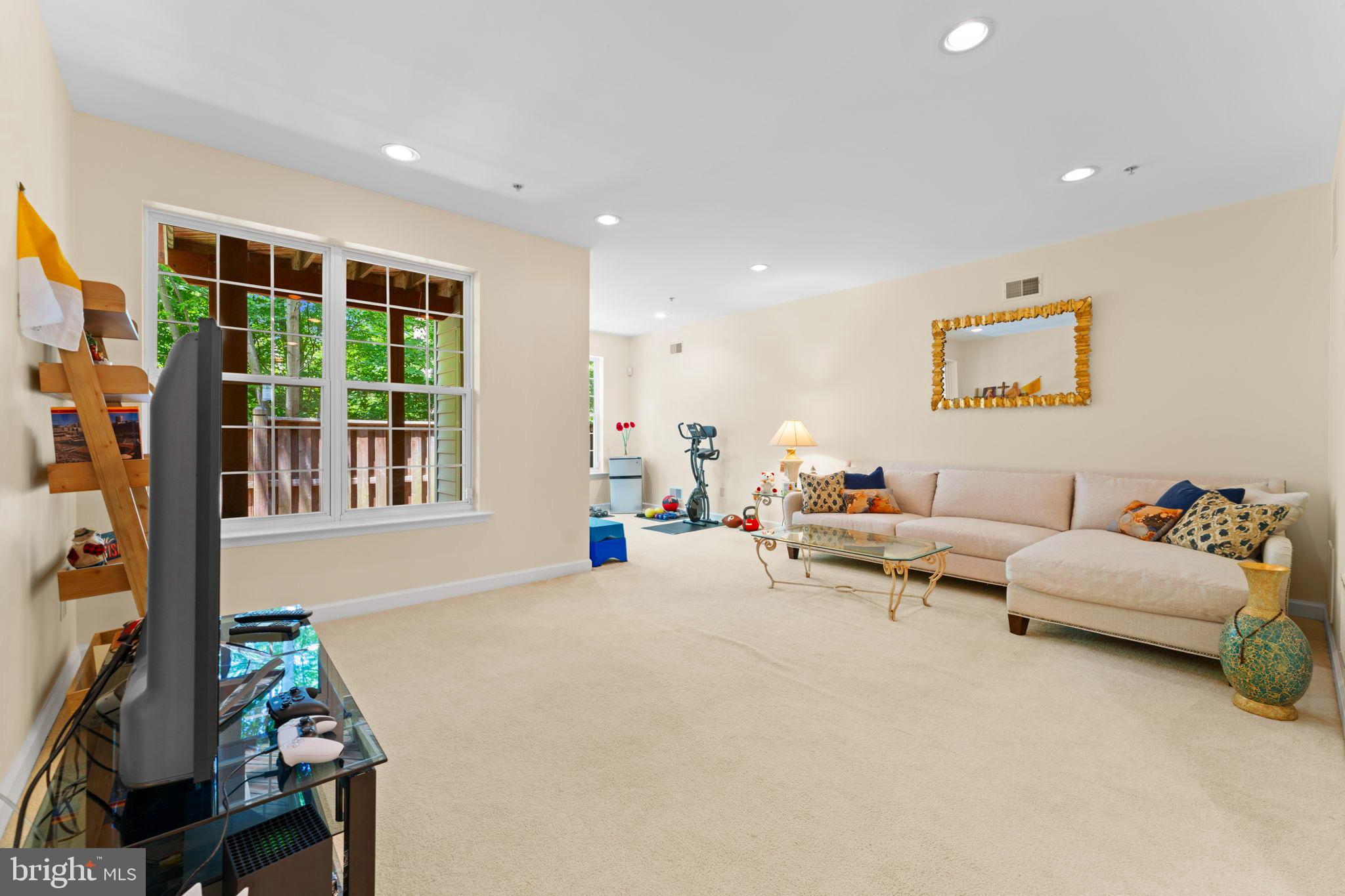 RUSSETT GREEN - Residential