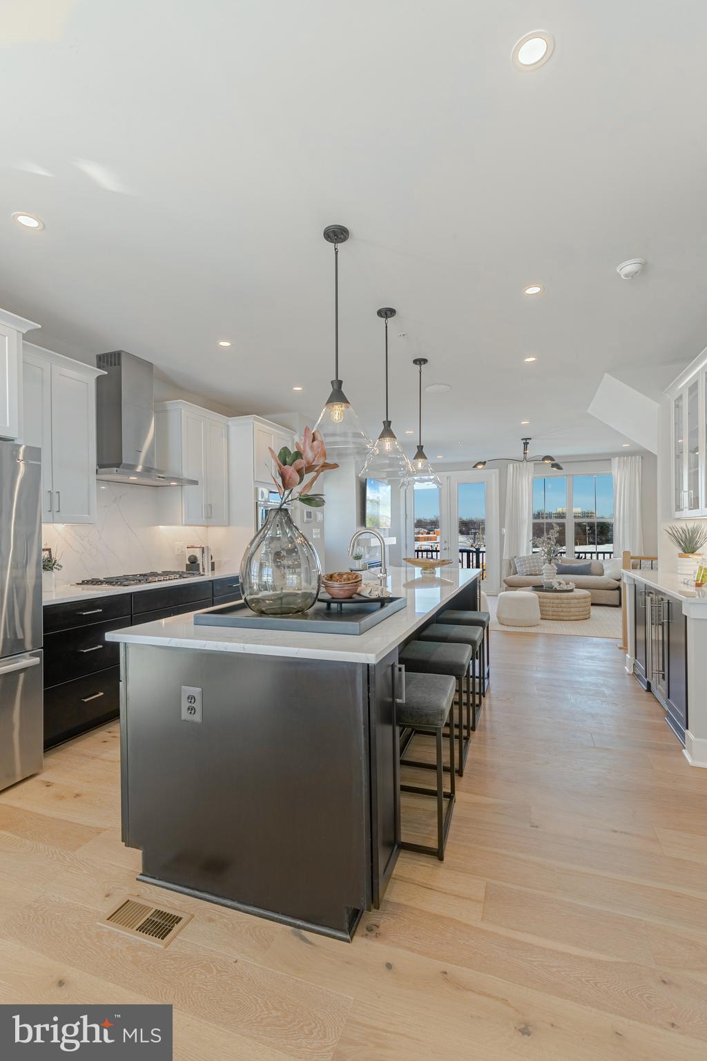 VANTAGE HILL - Residential