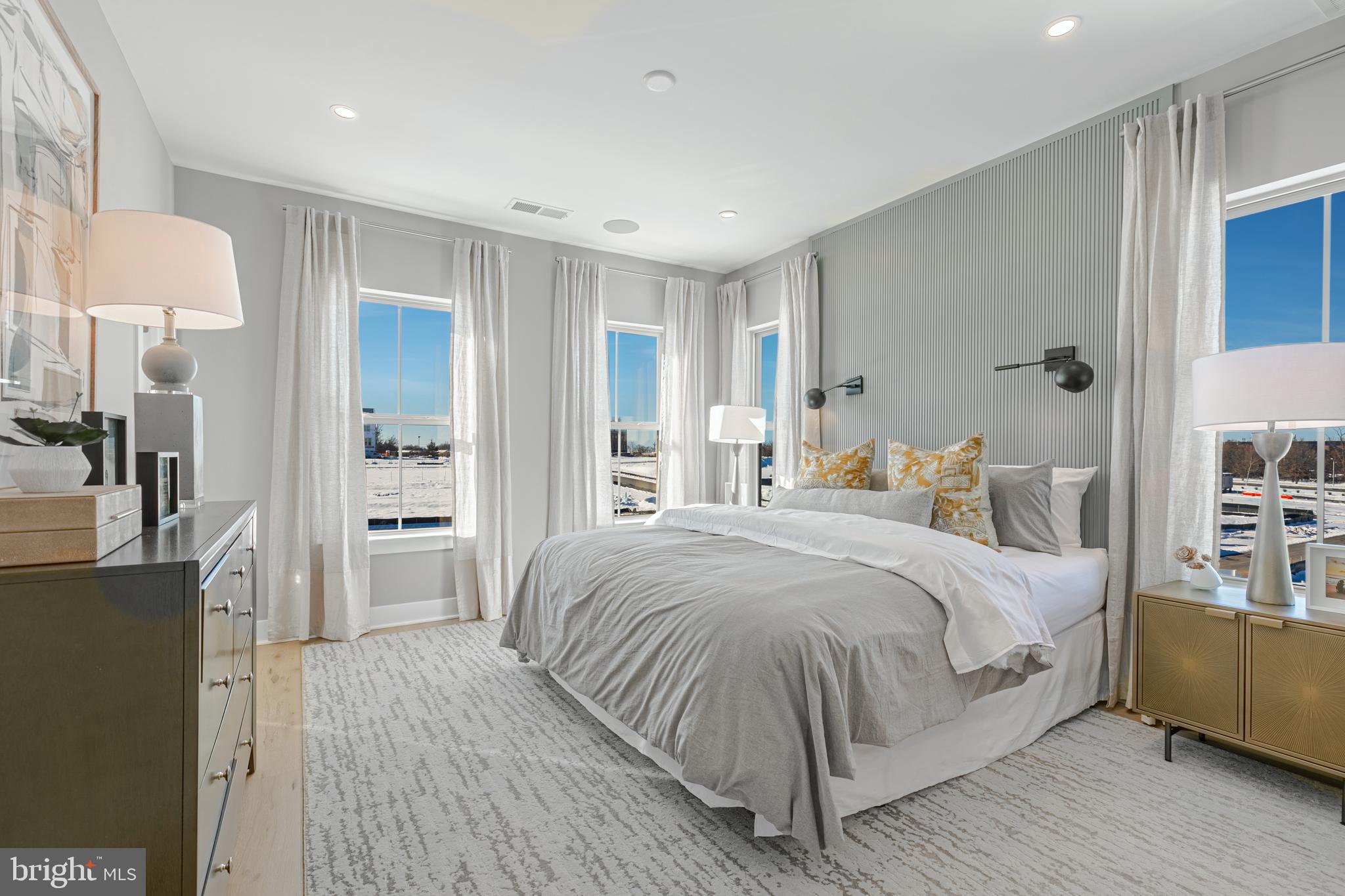 VANTAGE HILL - Residential