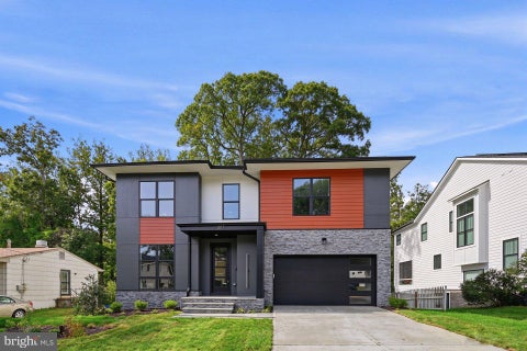 Photo of 207 Patrick Street SW, VIENNA, VA 22180 (MLS # VAFX2346208)