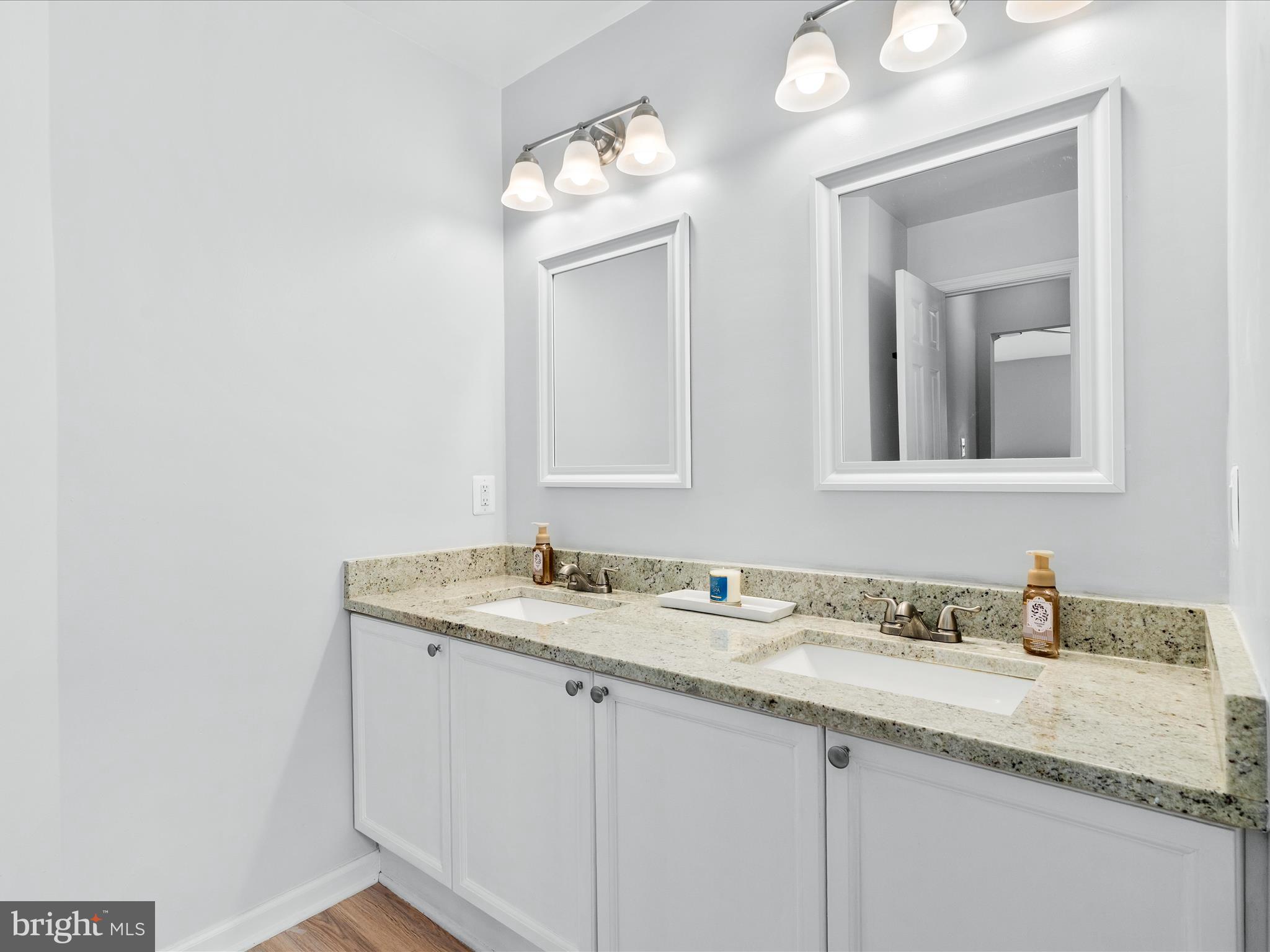 AVINGTON PARK - Residential