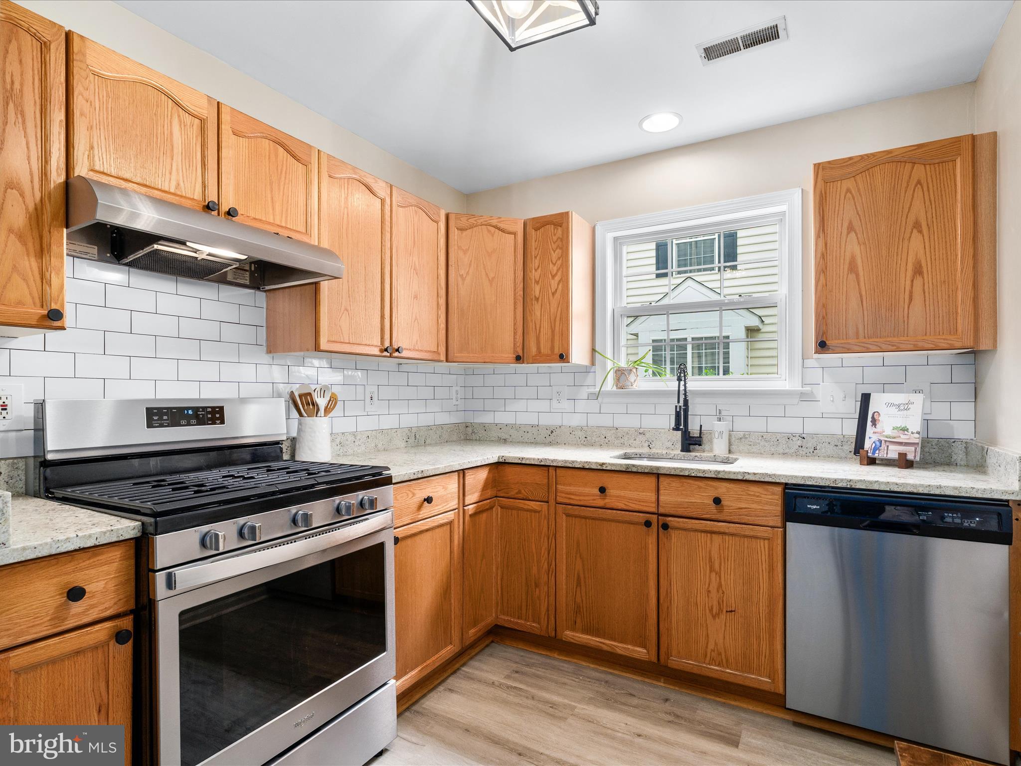 AVINGTON PARK - Residential