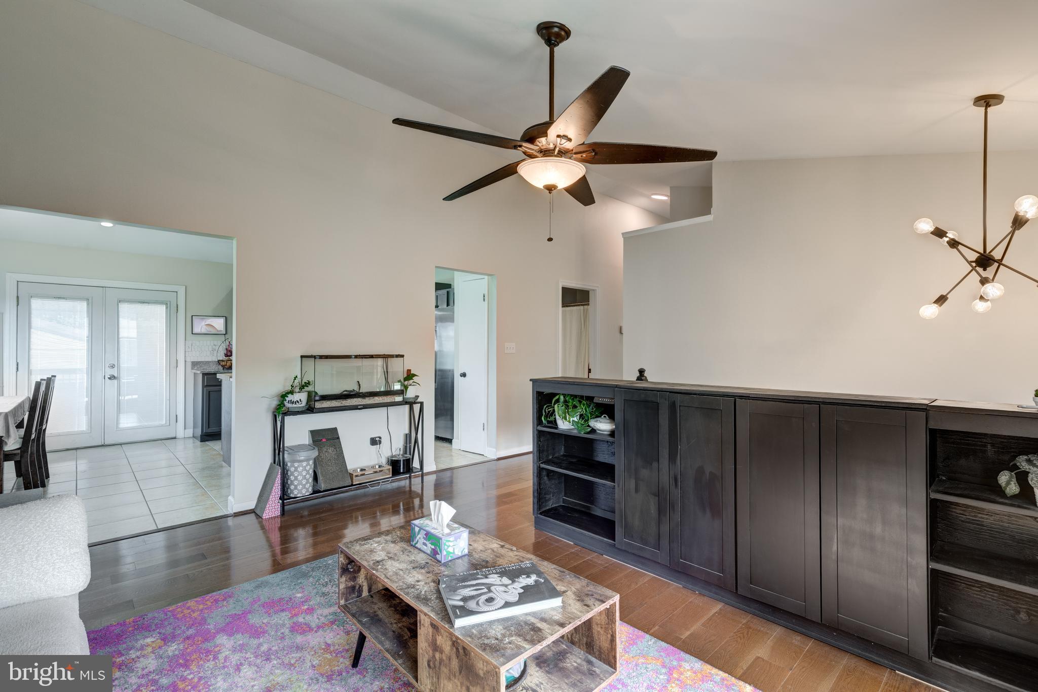 596 FOOTPATH COURT