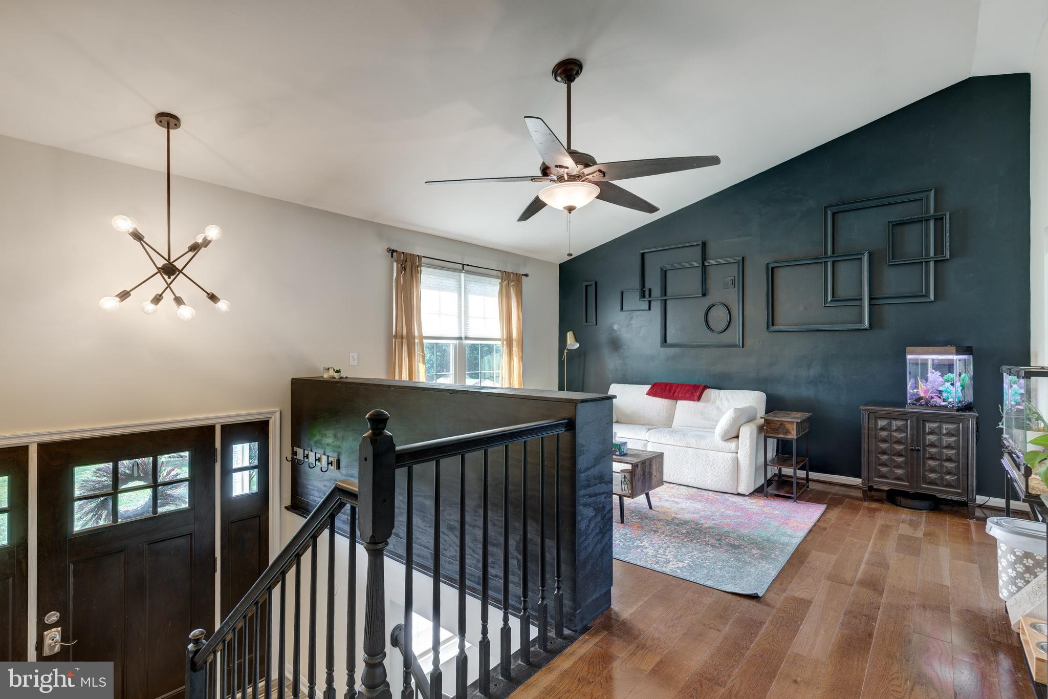 596 FOOTPATH COURT