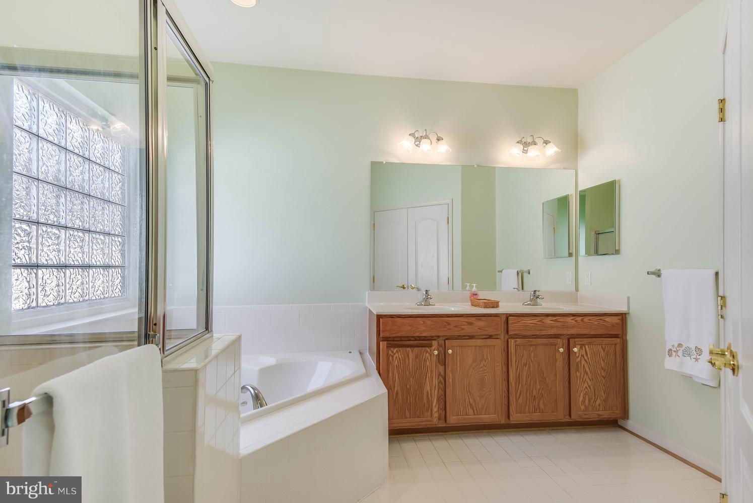 SYMPHONY VILLAGE AT CENTREVILLE - Residential