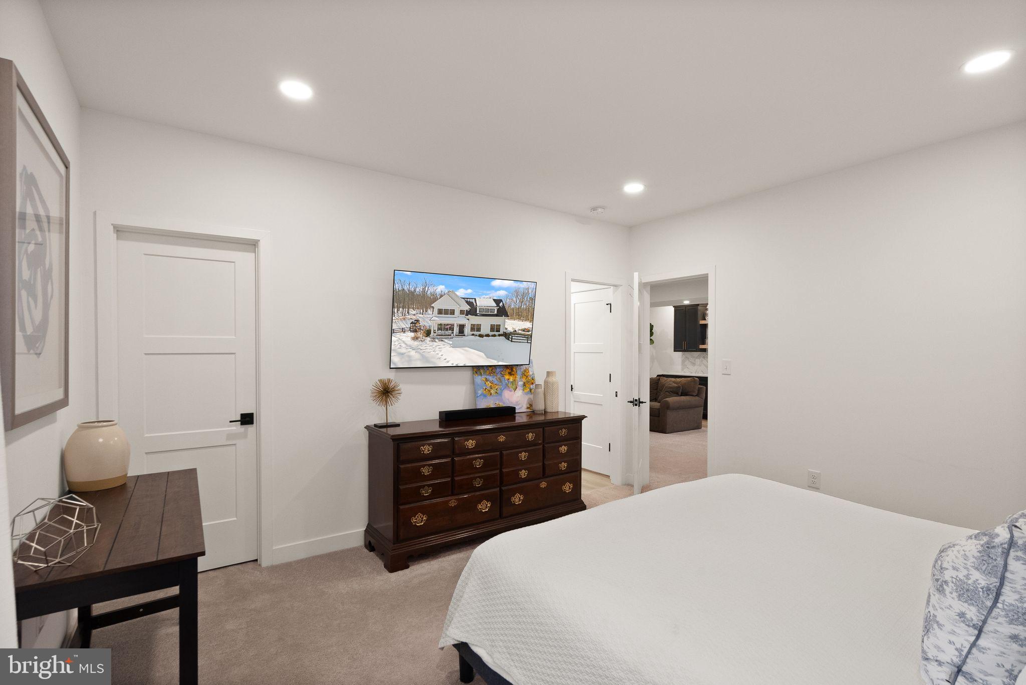 SADDLE RIDGE - Residential