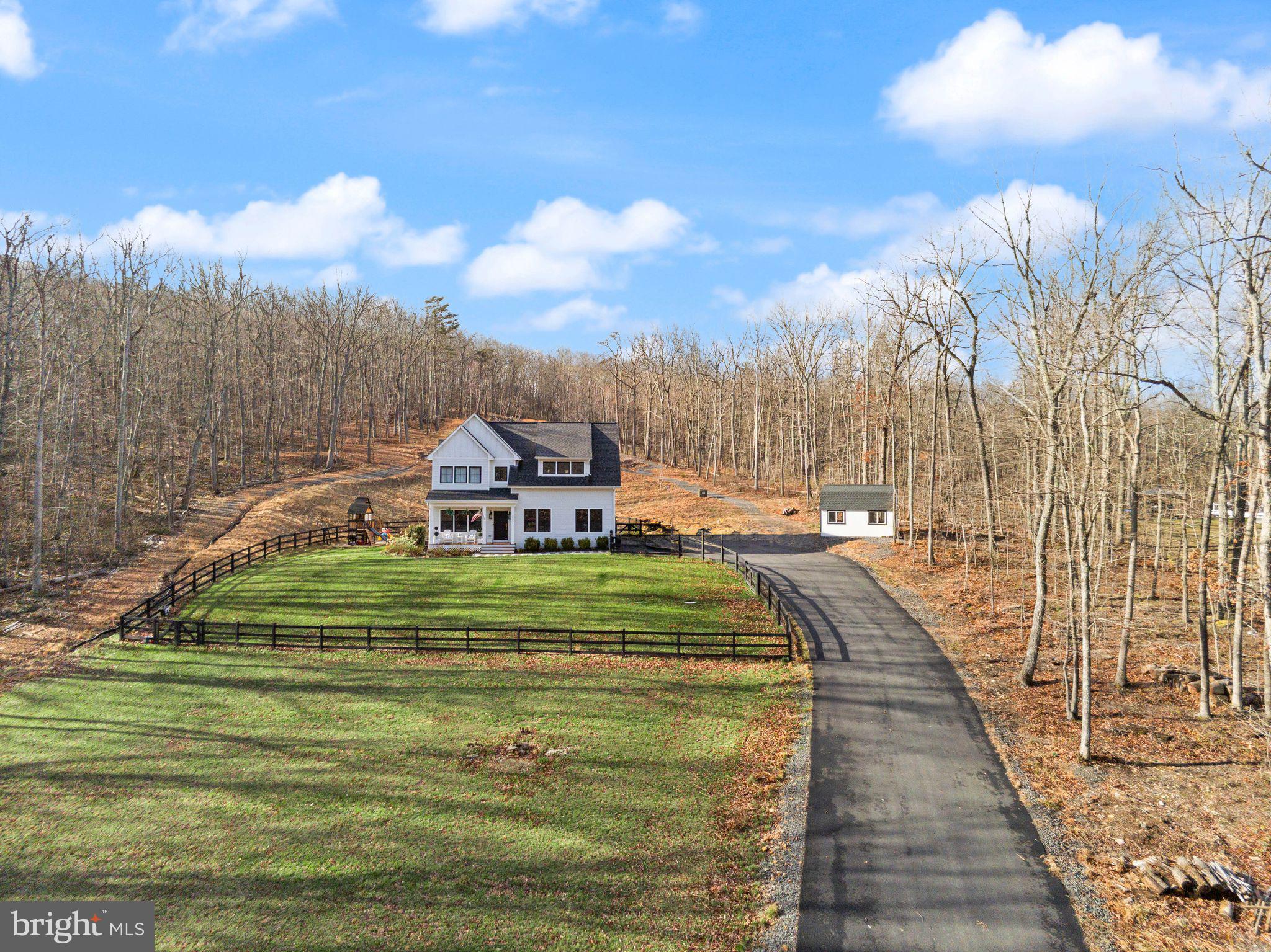 SADDLE RIDGE - Residential