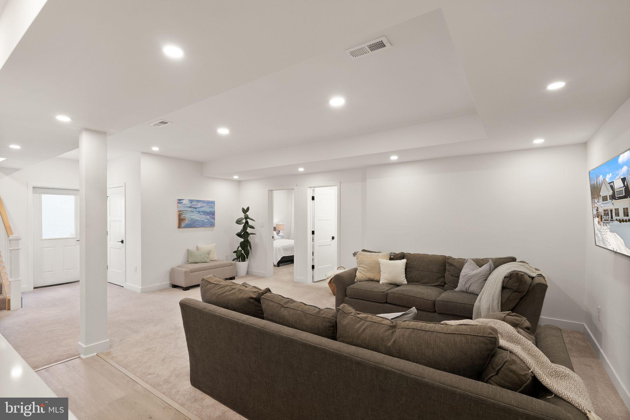 SADDLE RIDGE - Residential