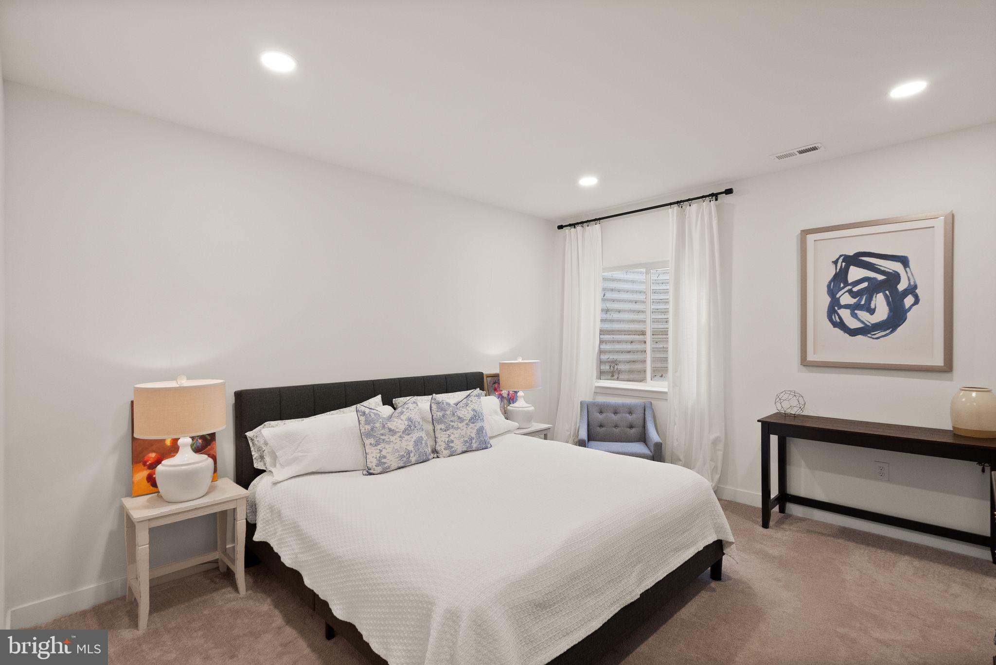 SADDLE RIDGE - Residential