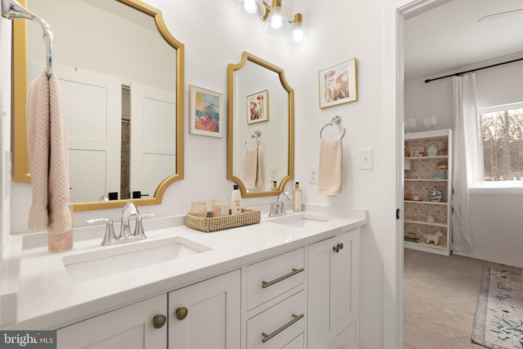 SADDLE RIDGE - Residential