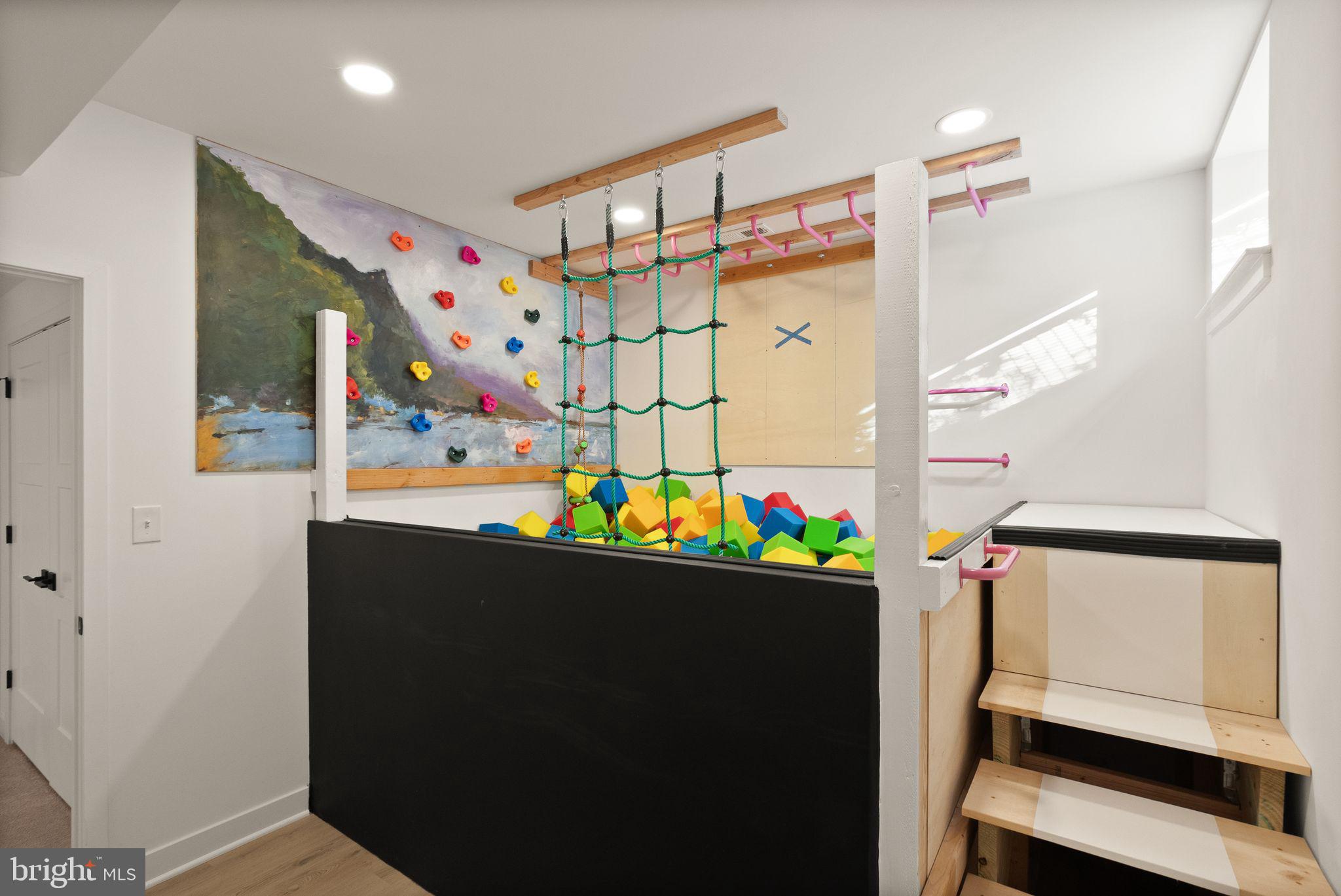 SADDLE RIDGE - Residential