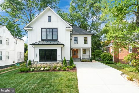 Photo of 7818 Glenbrook Road, BETHESDA, MD 20814 (MLS # MDMC2146310) Photo of 7818 Glenbrook Road, BETHESDA, MD 20814 (MLS # MDMC2146310)