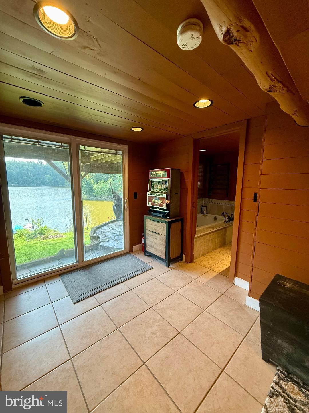 LAKE JACKSON - Residential