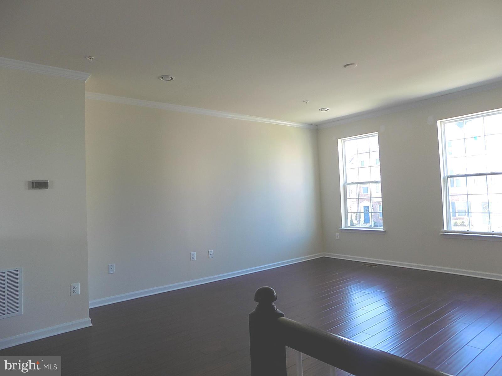 OXFORD SQUARE - Residential Lease