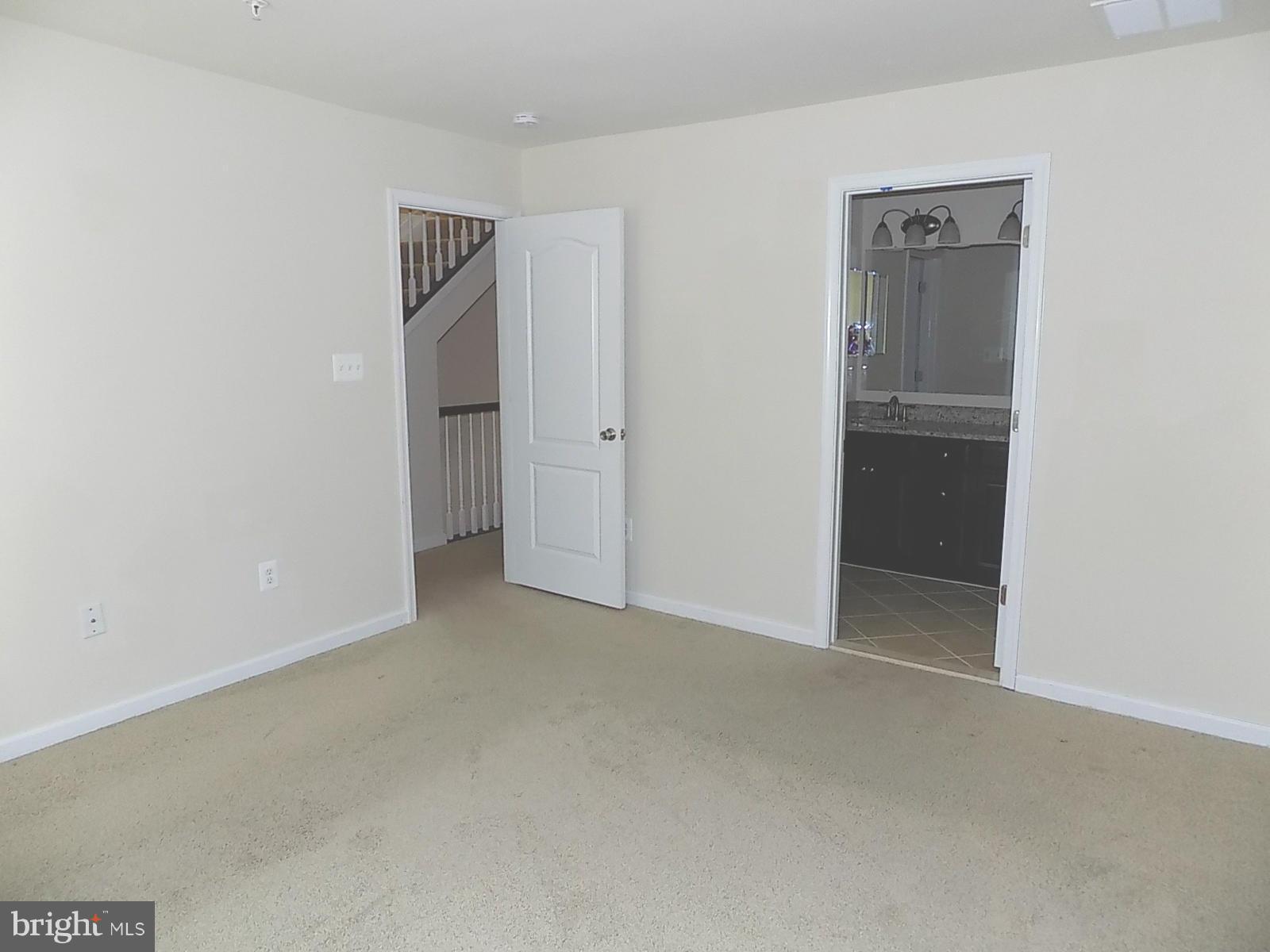 OXFORD SQUARE - Residential Lease