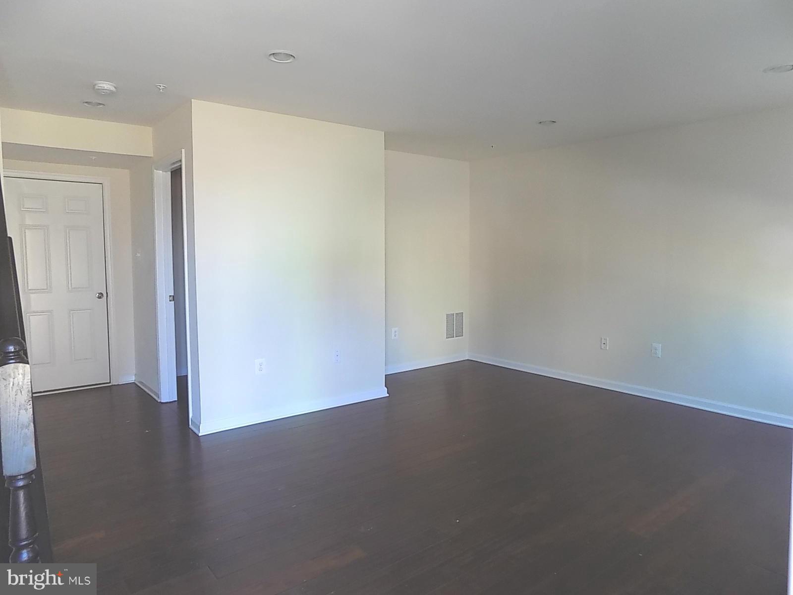 OXFORD SQUARE - Residential Lease